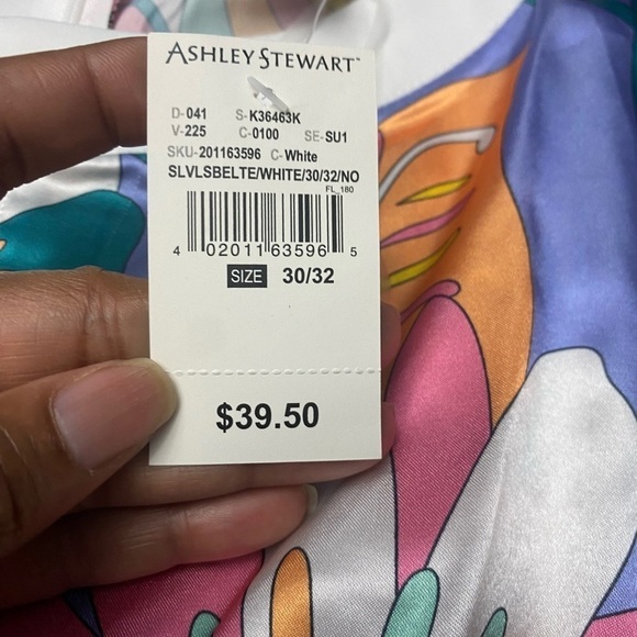 Ashley Stewart Sleeveless Butterfly White Floral Blouse plus Size 30/32
NWT - Picture 4 of 8